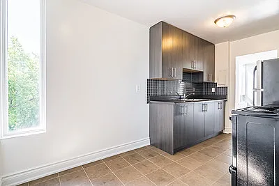 477 Elizabeth St — Photo 18