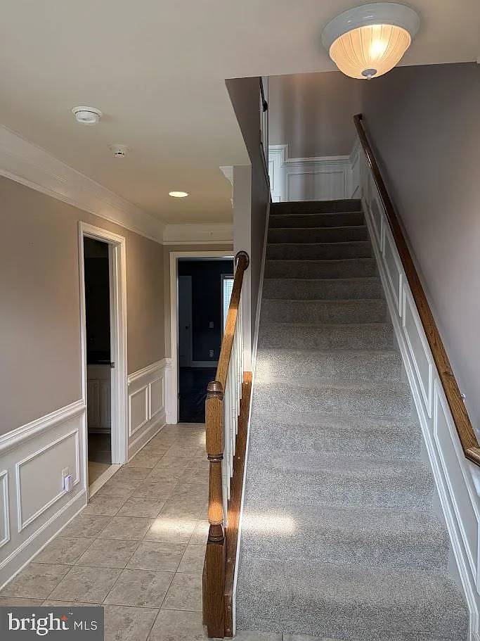 4 bed, 3.5 bath, 2204 sqft, $3,300 — Photo 4