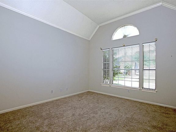 5th image of 3610 Clover Creek Dr