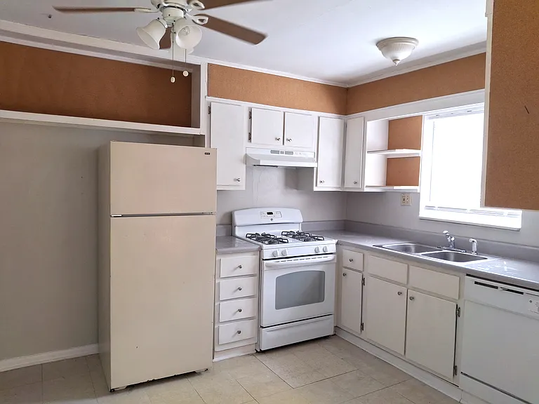 756 Greenwood Ave NE #7 — Photo 8