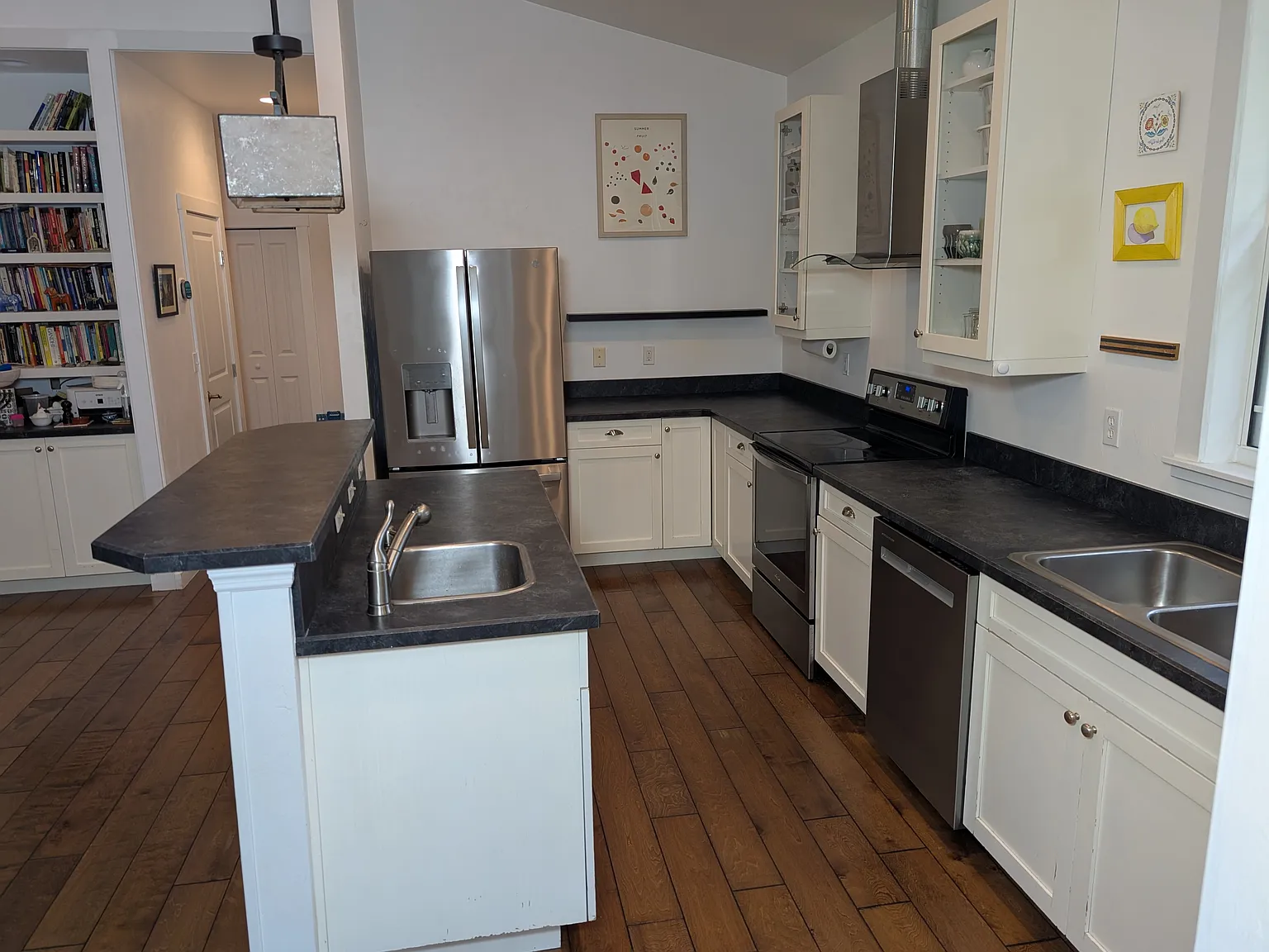 910 NW 29th Place — Photo 3