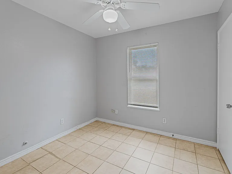 1610 Sprucewood Dr — Photo 6