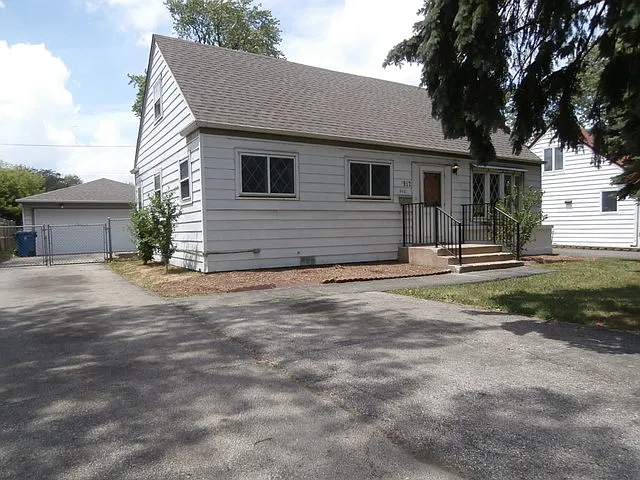 912 N Roberta Ave photo 1