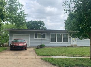 1080 Dauphin Ln, Florissant, MO 63033