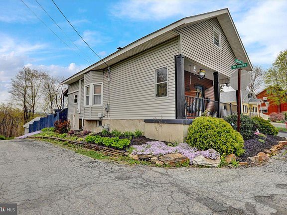 3rd image of 612 Main St
