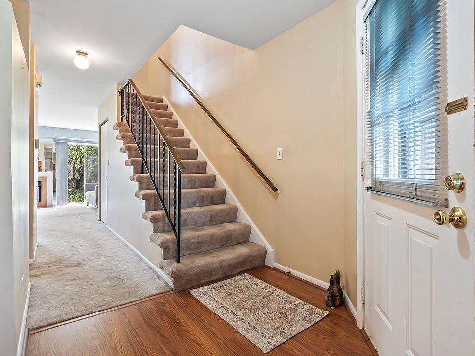 532 E Windgate Ct Arlington Heights, IL, 60005 Apartments for Rent