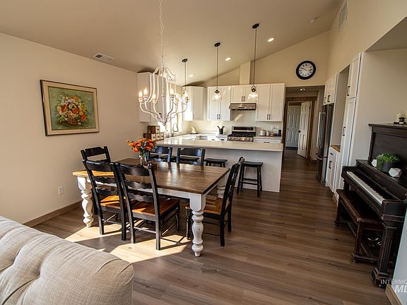3rd image of 263 Glory Ln