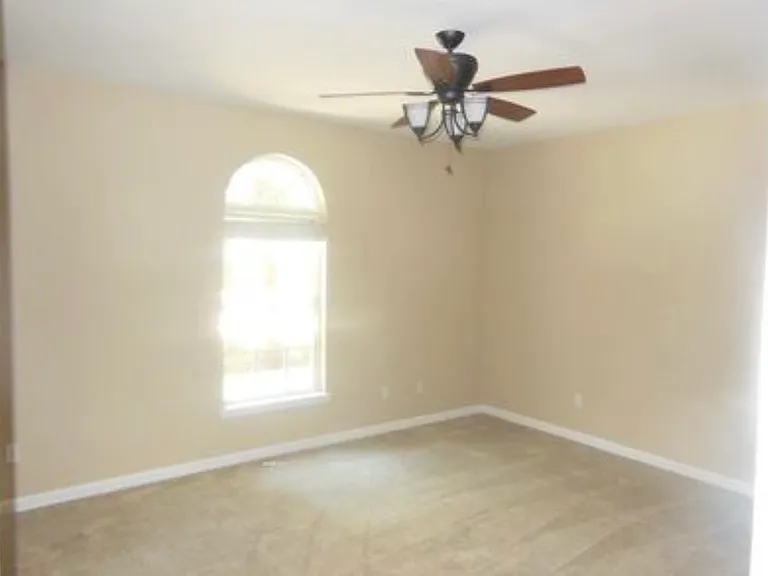 610 Putnam Dr — Photo 8
