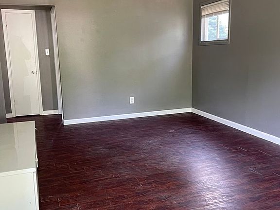 3rd image of 28546 Marshall St