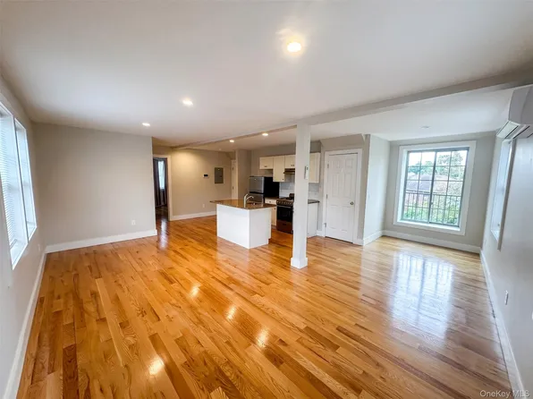 12 Main St APT 2F, Warwick, NY 10990