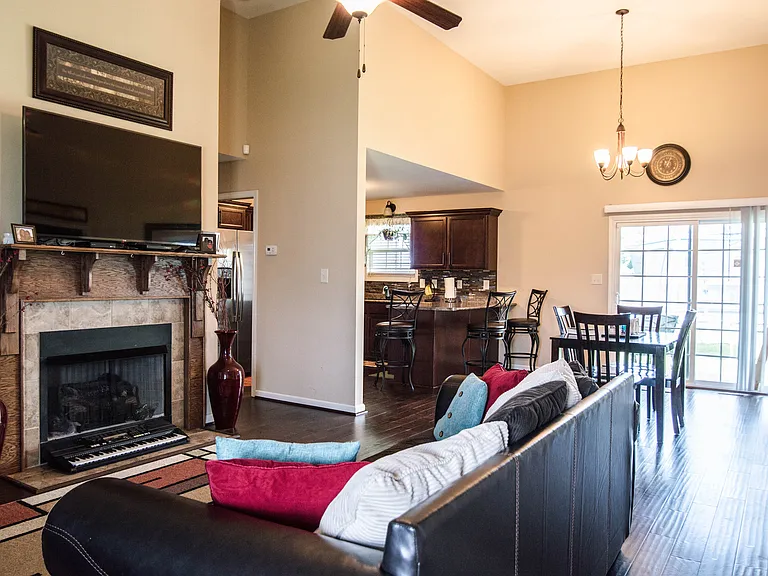 676 Crestone Ct — Photo 3