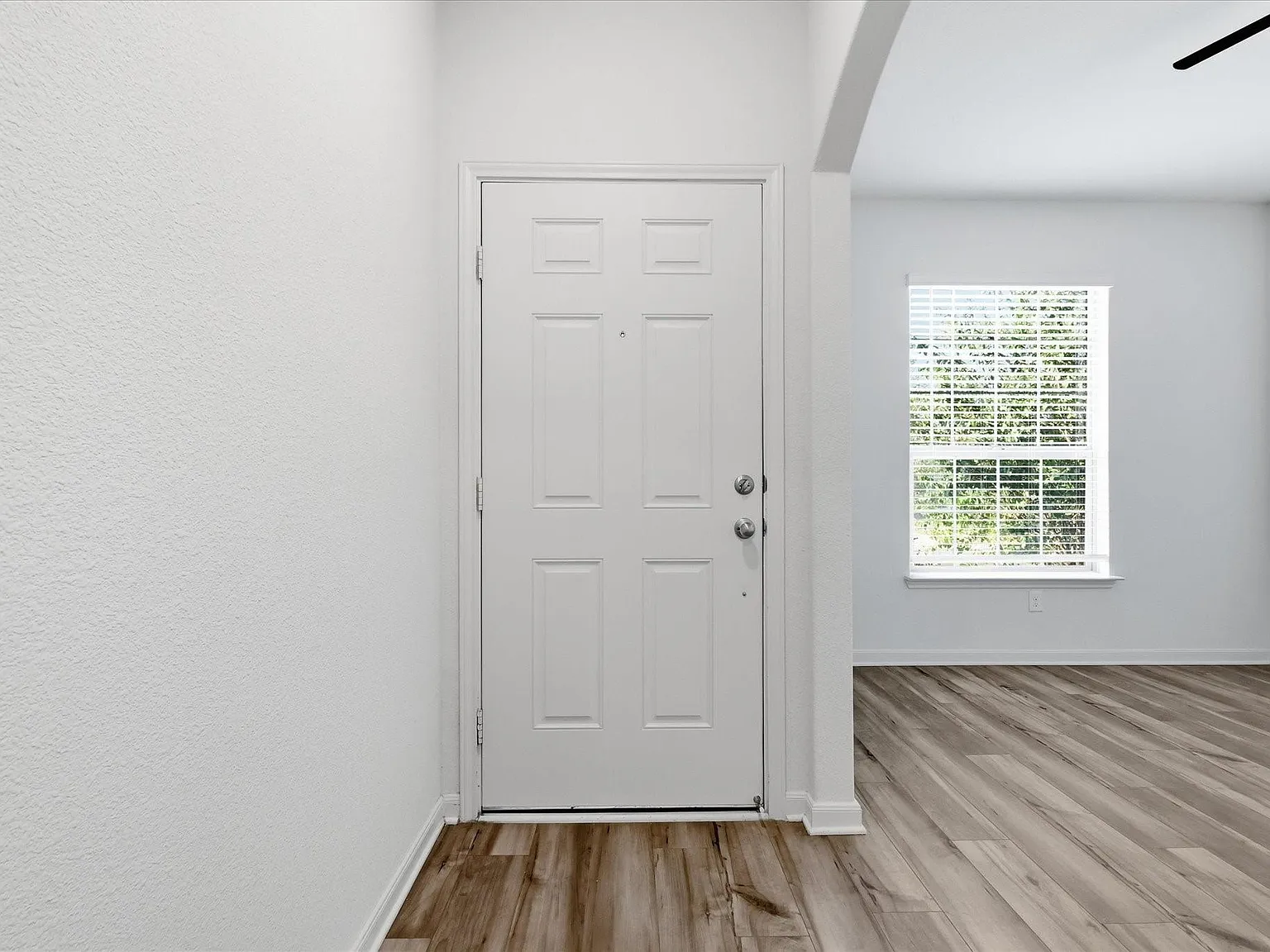 3 bed, 1551 sqft, $2,200 — Photo 2