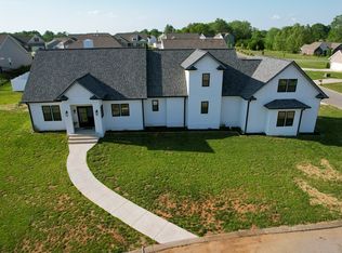 100 Waycross Dr, Shelbyville, TN 37160