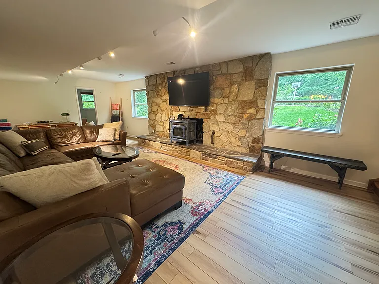 Den /TV Room
