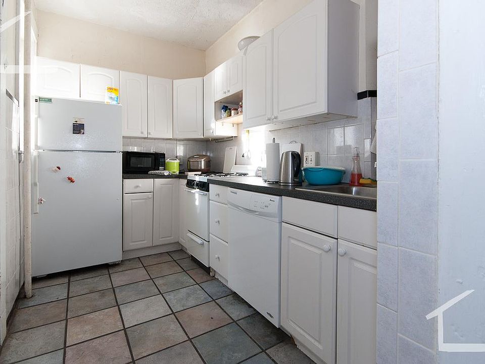 1st image of 12 Egmont St #1