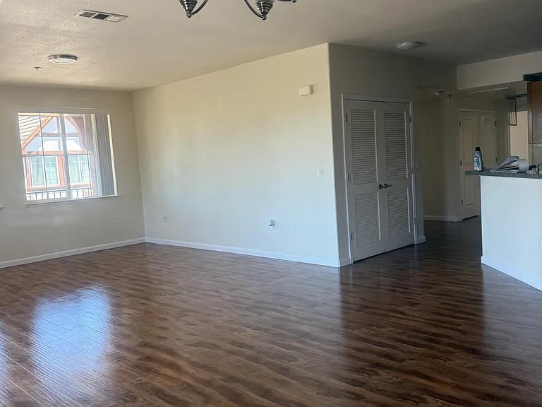 Diamond Creek Condominiums/ Apartments — Photo 24