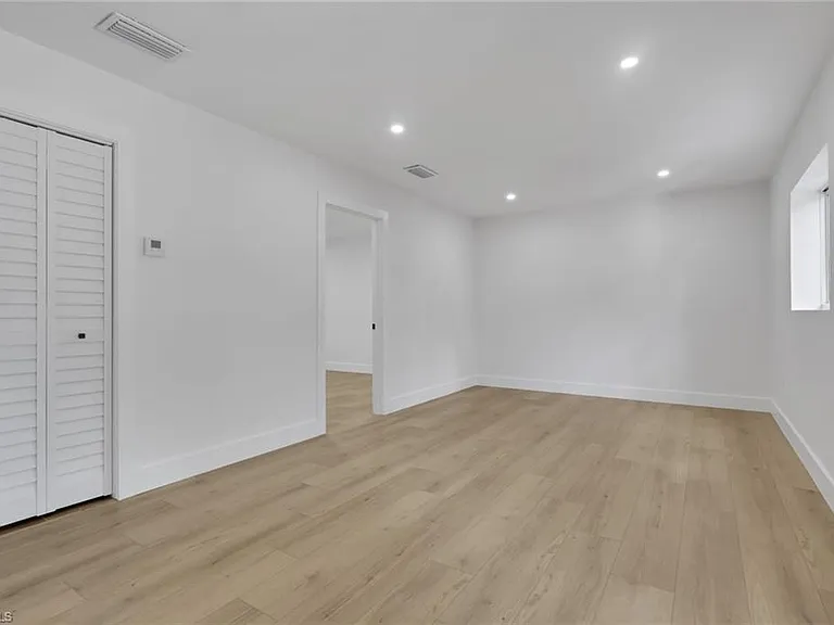 880 18th St NE — Photo 33