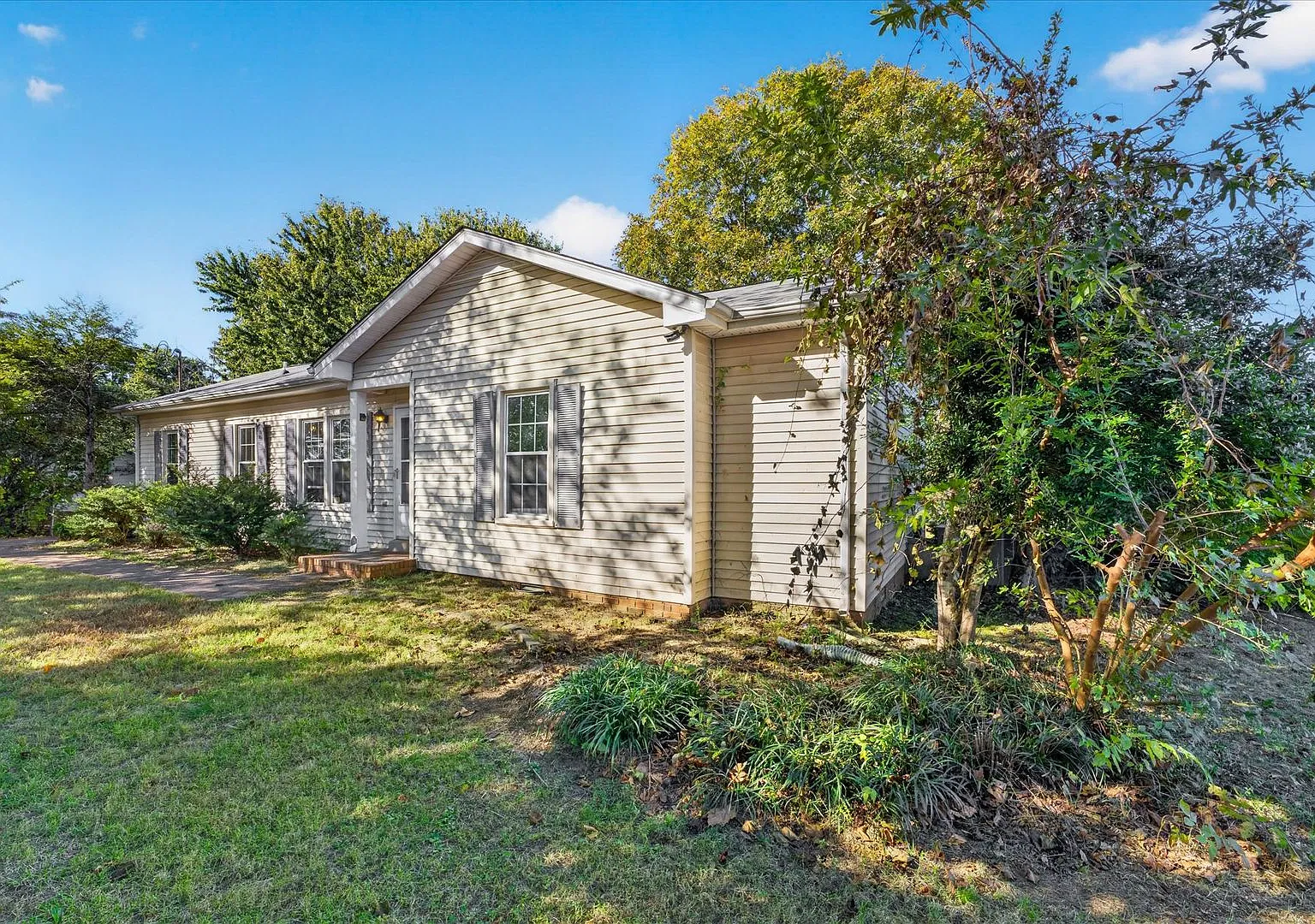 3 Bedroom Pet Friendly Home For Rent In St. B Area! — Photo 3