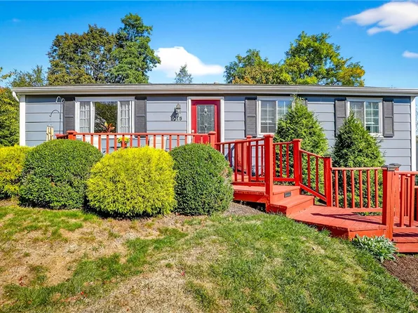 1015 Highfield Rd, Bethel Park, PA 15102