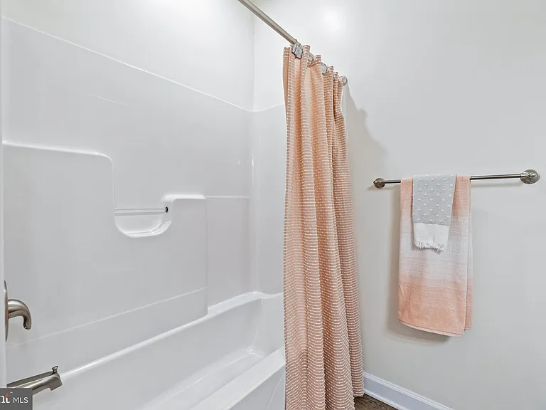 1014 Crew St #102 — Photo 15