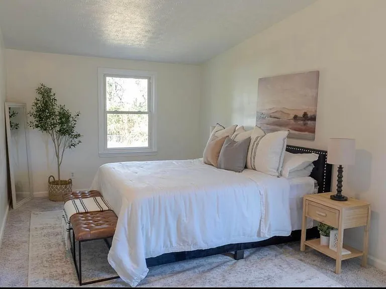 1372 Smith St — Photo 10
