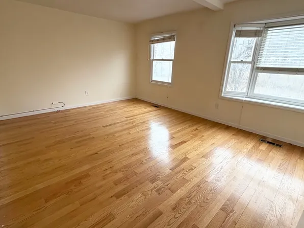 38 Park Ave, Bridgeport, CT 06604