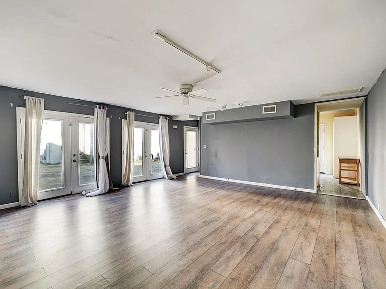 222 1/2 Marshall St #B — Photo 2
