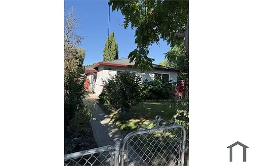 1280 Mastic St Photo 1