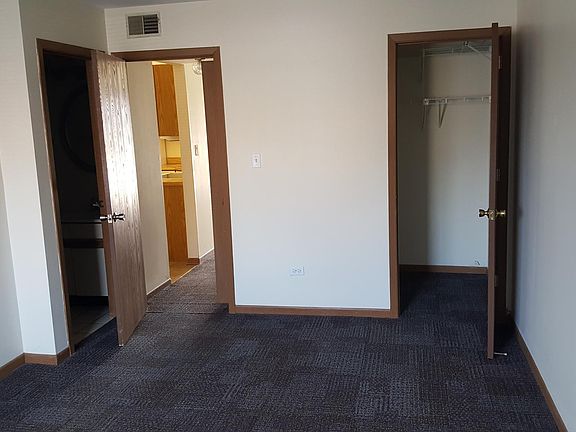 5th image of 4170 Williamsburg Ct APT 101