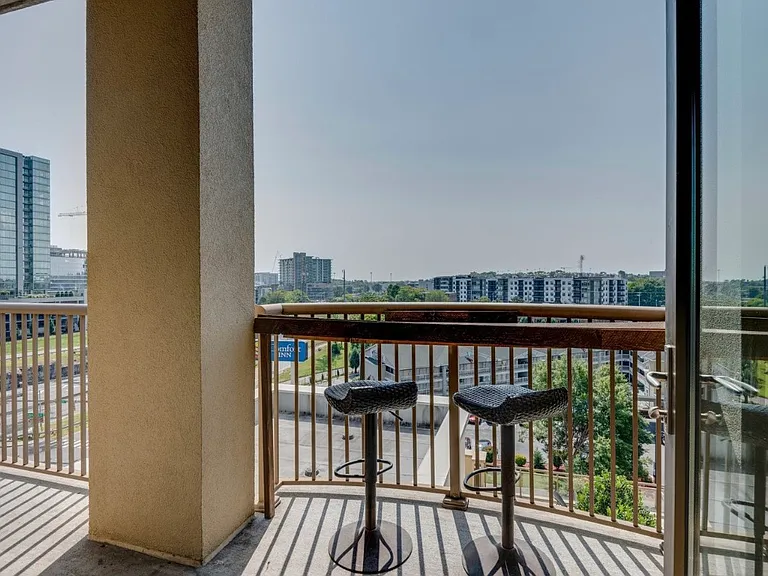 1510 Demonbreun St #702 — Photo 4