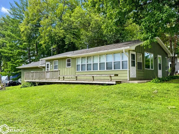 15035 Sycamore St, Clear Lake, IA 50428