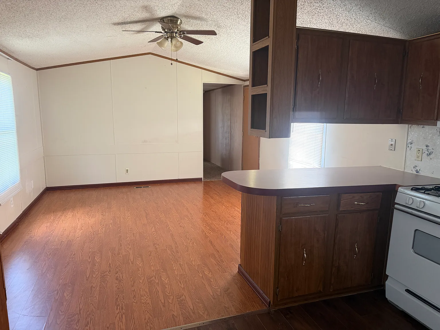 3 bed, $750 — Photo 1