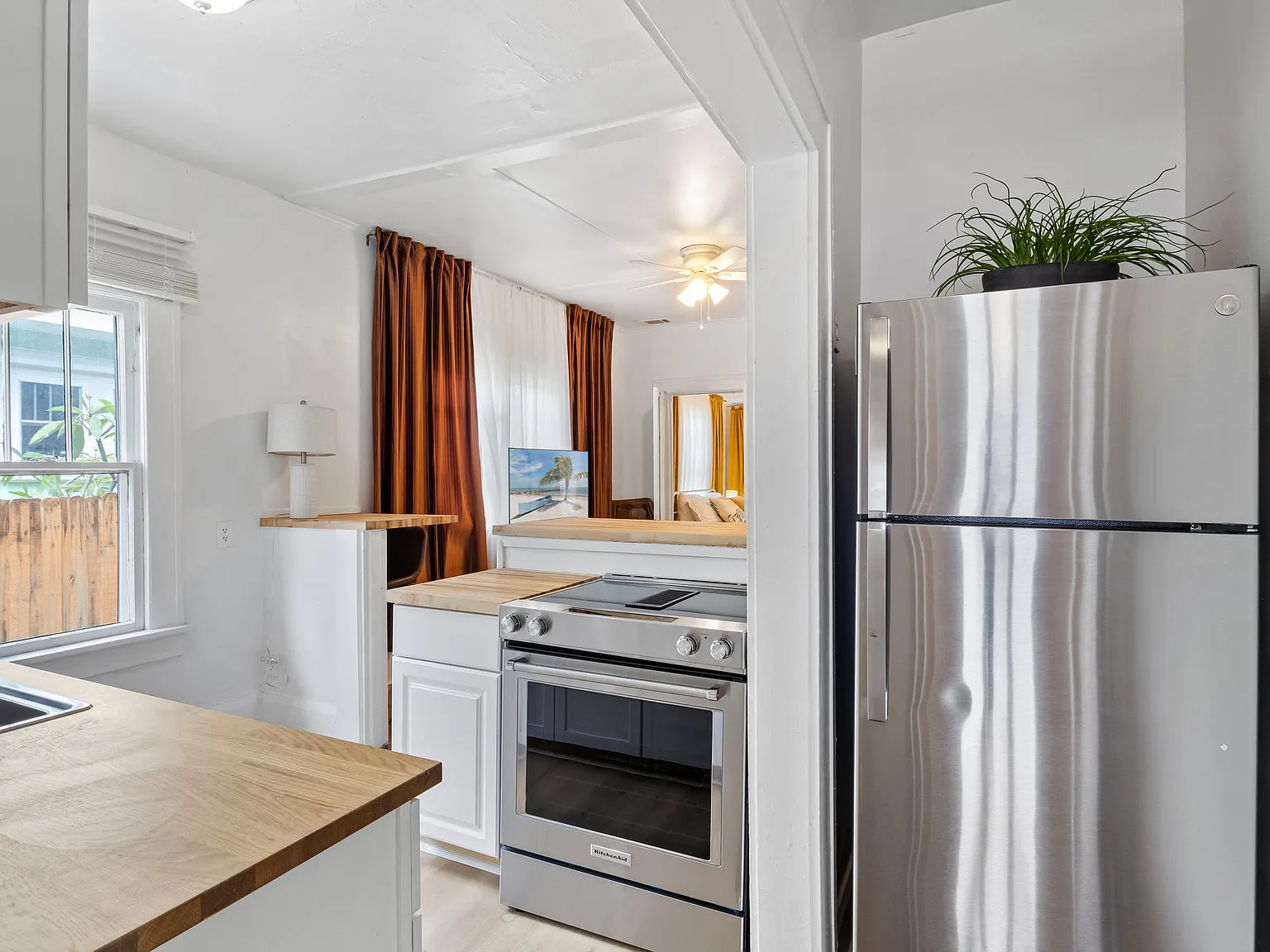 2 bed, 1050 sqft, $3,400 — Photo 3