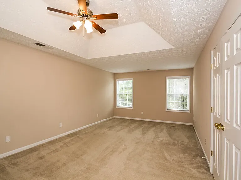 1000 Maple Leaf Dr — Photo 8