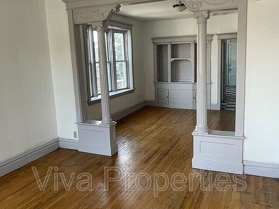 3rd image of 1109 N California Ave #3B