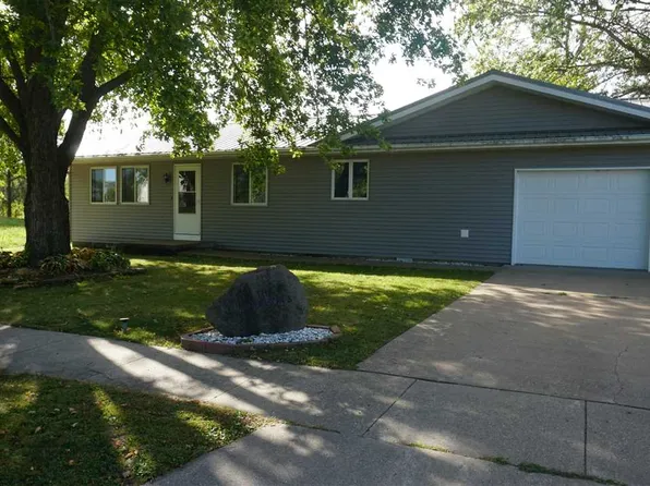 612 Nelson St, West Liberty, IA 52776