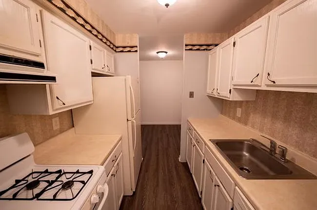 Tall Oaks Dr — Photo 2