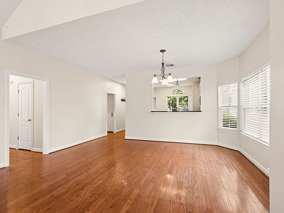 3rd image of 2741 Rosedale Pl