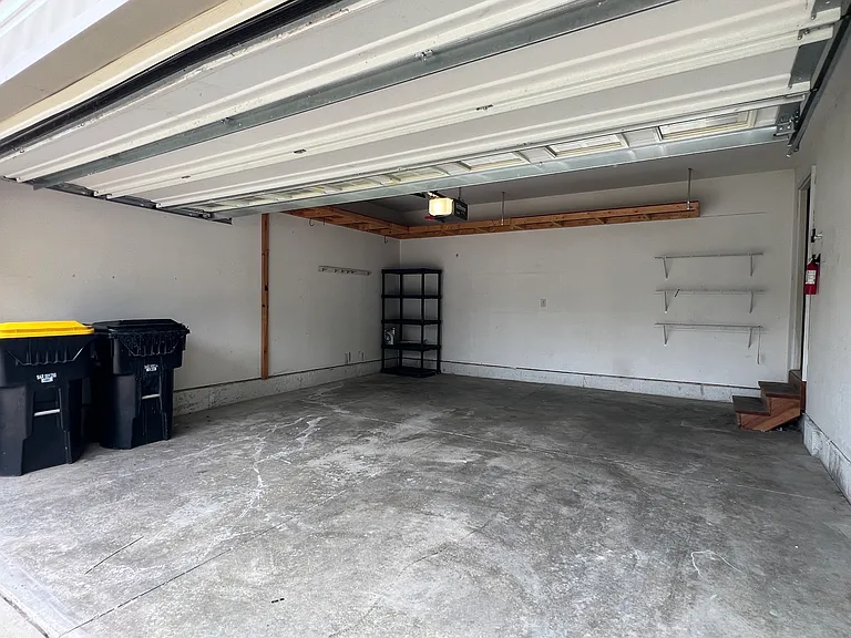 480 SE Waco Pl — Photo 4