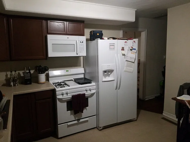 914 W Pecan St — Photo 3
