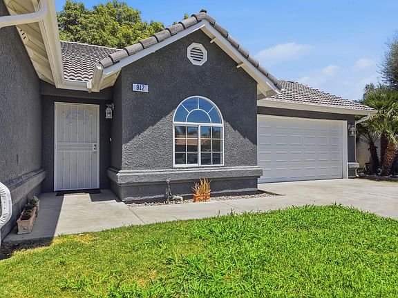 2nd image of 942 Boxwood Ln