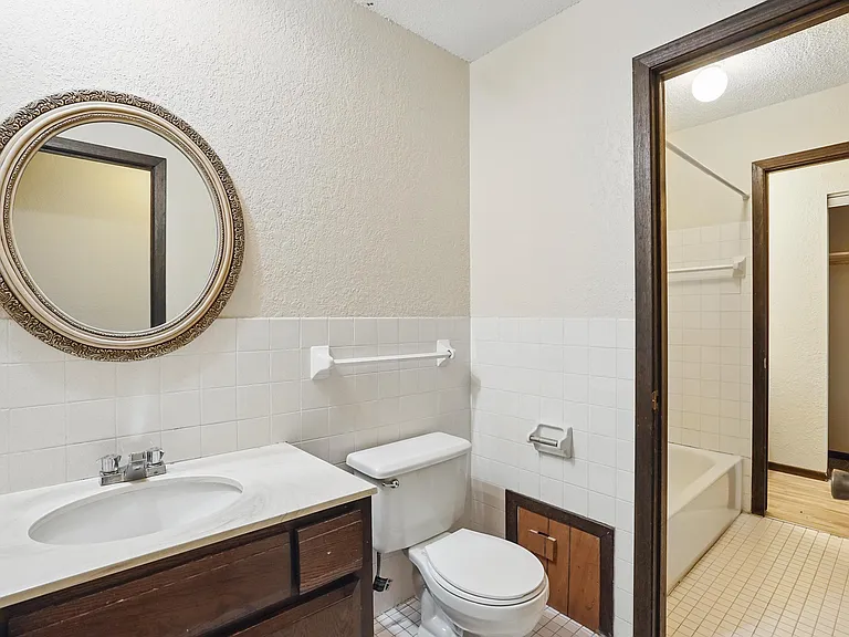 North Shore Apartments — Photo 11