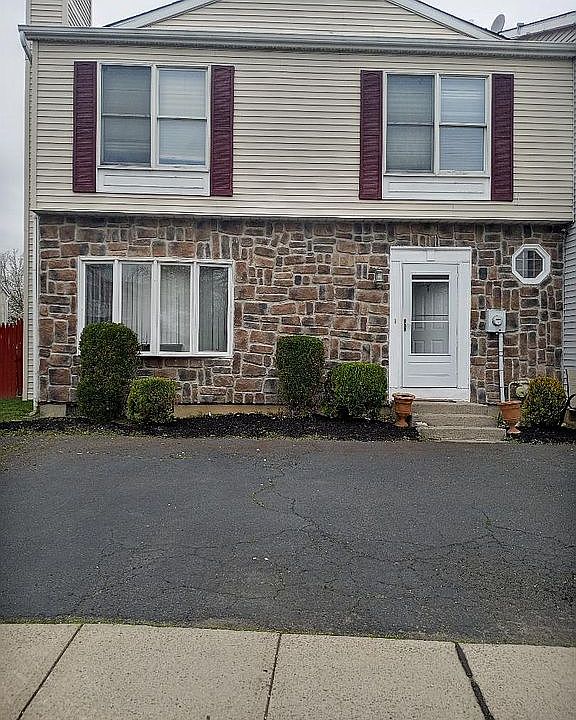 7 Conrad Ct, Lawrenceville