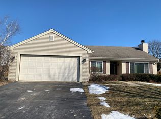 431 Essex Pl, Carol Stream, IL 60188