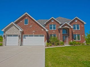 19990 S La Porte Meadows Dr, Frankfort, IL 60423