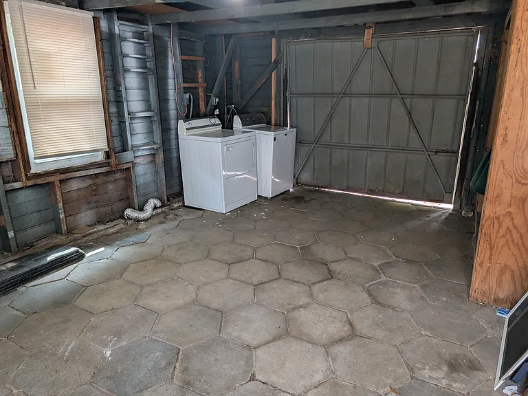 In-unit washer/dryer