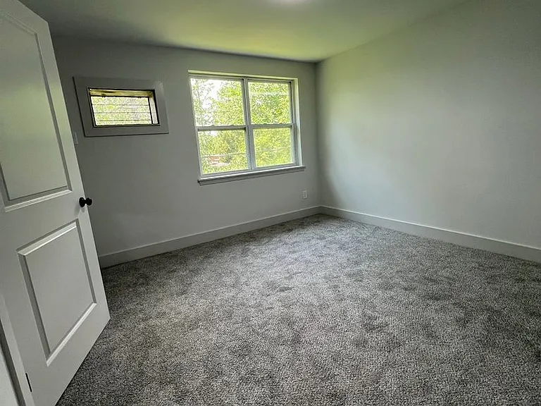 West Gate Apartments — Photo 24