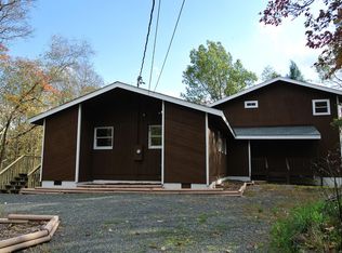 531 Clearview Dr, Long Pond, PA 18334