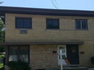 620 Maple Ct, Mount Prospect, IL 60056