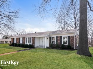 10 Brisbane Dr, Chesterfield, MO 63017